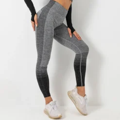 WTWM Weightless Glow Seamless Tights